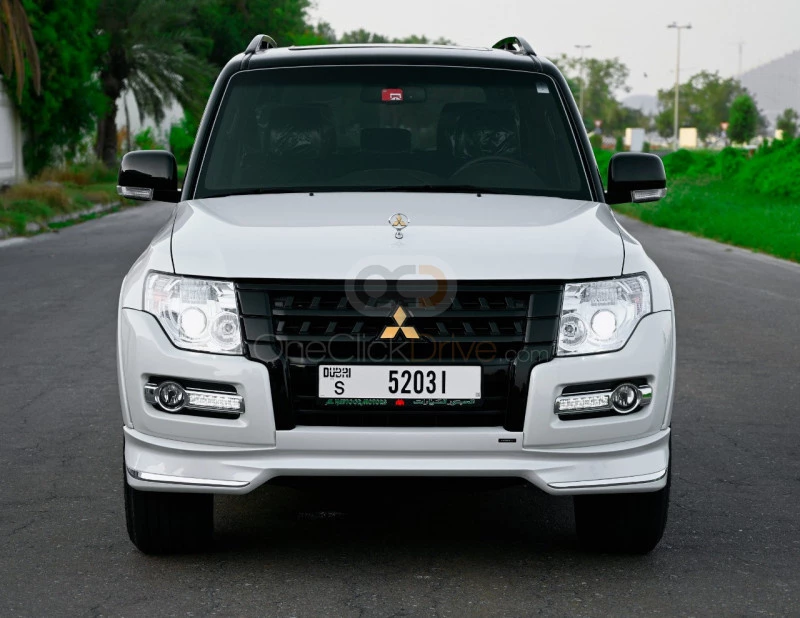 blanc Mitsubishi Pajero 2020 for rent in Dubaï 5